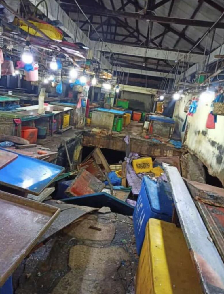 Pasar KUD Roboh