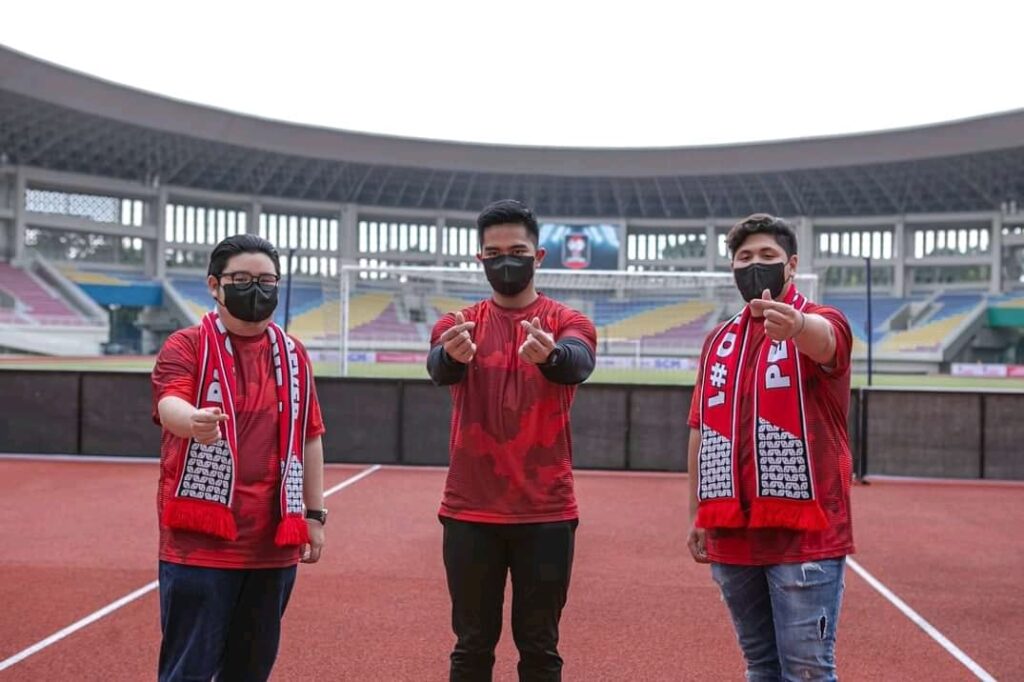 Artis Pemilik Club Sepakbola