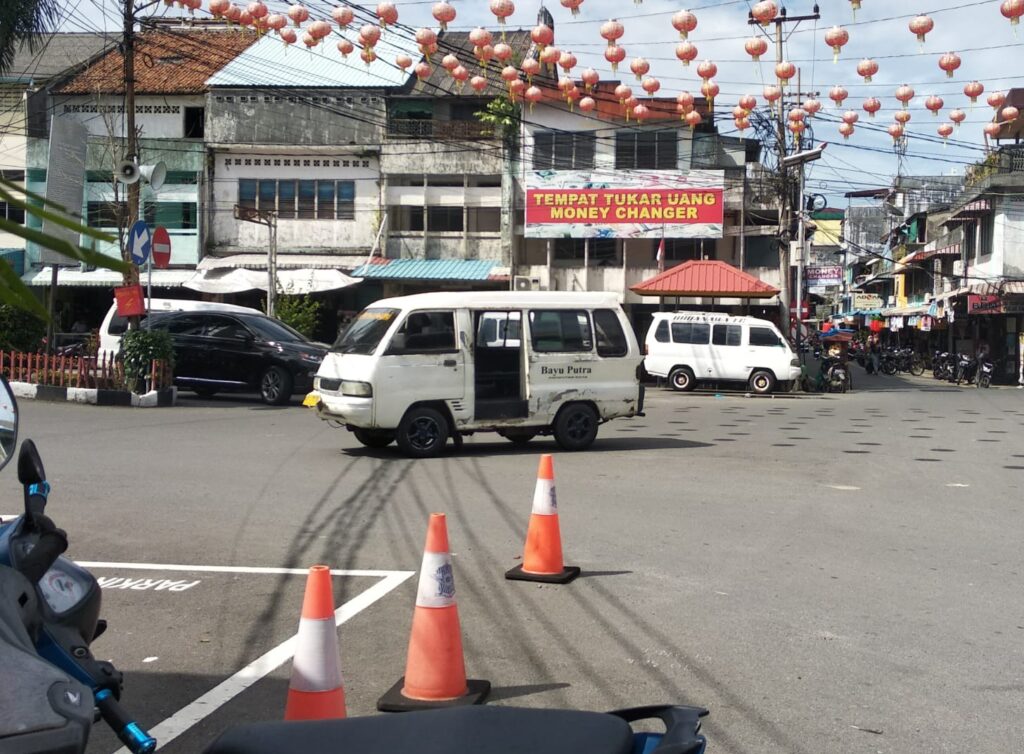 Angkot Tidak Layak