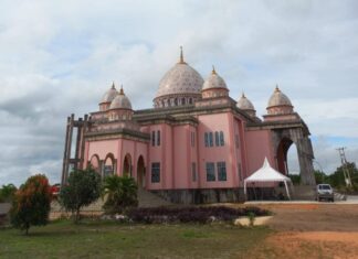 Masjid Pink