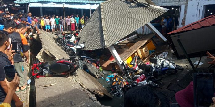Pasar KUD Tanjungpinang Roboh