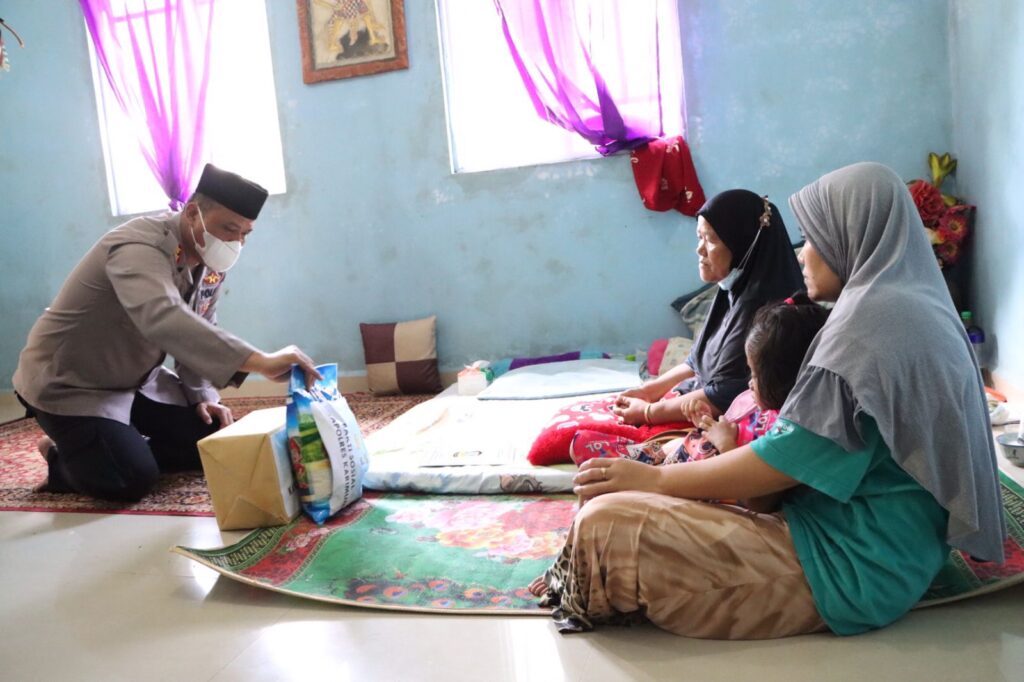 Sambangi Anak Pengidap Kanker