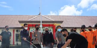 Ganja Dibakar