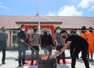 Ganja Dibakar