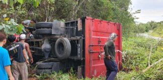 Truk Terbalik