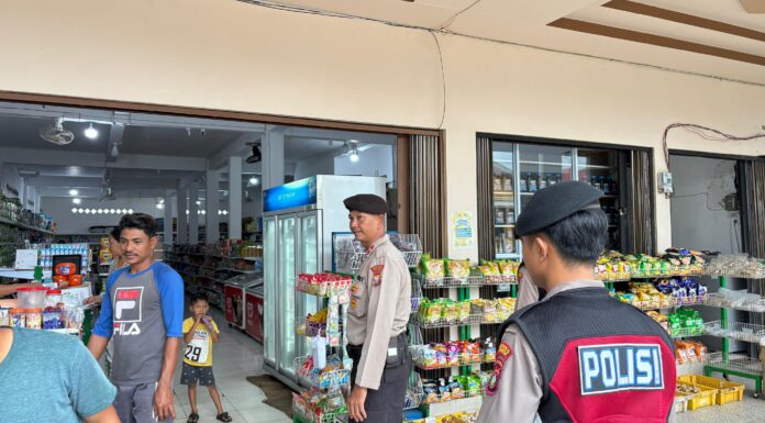 Polsek Bunguran Barat Patroli Dialogis dan Amankan Kegiatan Masyarakat 