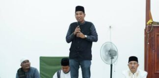 Wabup Lingga Santuni Dhuafa dan Yatim Piatu di Desa Penuba