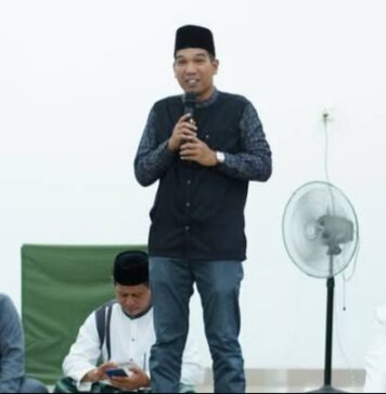 Wabup Lingga Santuni Dhuafa dan Yatim Piatu di Desa Penuba