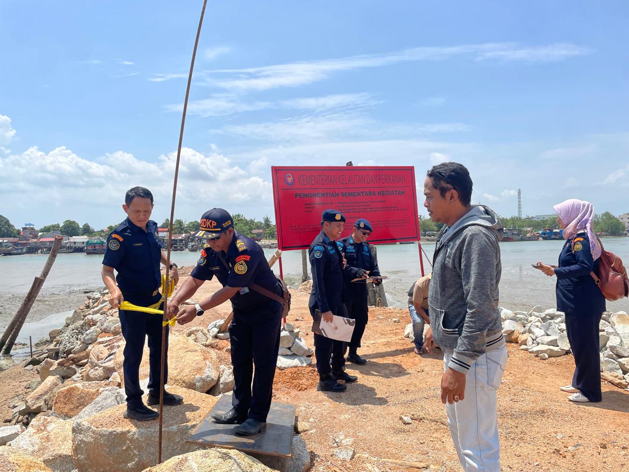 PSDKP Segel PT Pelabuhan Julia Logistik | Sijori Today