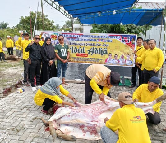 PWMOI Riau dan DNT Tour and Travel Sembelih 4 Ekor Sapi