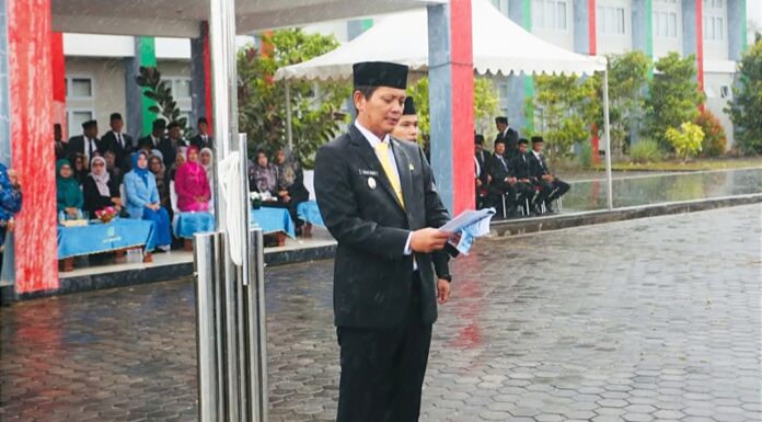 Hujan Lebat Tak Surutkan Wabup Anambas Pimpin Upacara Hari Lahir Pancasila