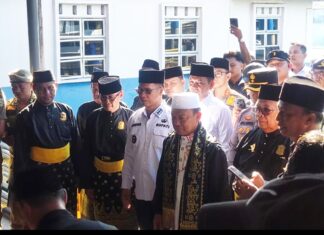 Das’ad Latif Disambut Meriah oleh Bupati Aneng dan Ribuan Warga Anambas 