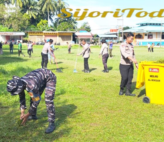 Warga Jemaja Gotong-royong Sempena Hari Jadi Kabupaten Kepulauan Anambas 