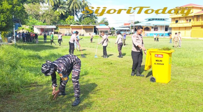 Warga Jemaja Gotong-royong Sempena Hari Jadi Kabupaten Kepulauan Anambas 