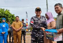 Lanal Bintan Bantu Warga Kurang Mampu di Gunung Kijang