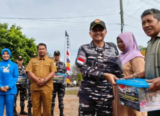 Lanal Bintan Bantu Warga Kurang Mampu di Gunung Kijang