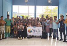 Kades Kuala Maras Sambut Kedatangan Mahasiswa KKN UGM di Pulau Jemaja 
