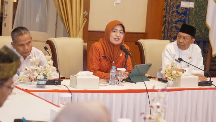 Sekretaris Daerah Provinsi Kepulauan Riau, Misni saat memimpin rapat persiapan pembangunan Museum dan Monumen Bahasa Nasional Pulau Penyengat di Gedung Daerah, Tanjungpinang, Senin (29/6/2026). F:Sijoritoday.com/Diskominfo Kepri
