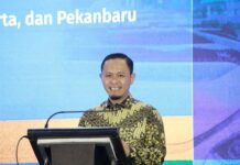 Anak Kurang Mampu di Pekanbaru Dapat Seragam Sekolah Gratis
