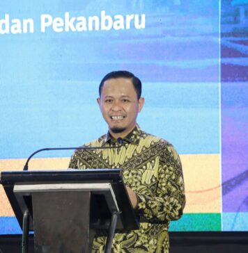 Anak Kurang Mampu di Pekanbaru Dapat Seragam Sekolah Gratis