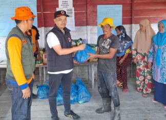 BPBD Inhil Salurkan Bantuan untuk Korban Abrasi di Sungai Nyiur