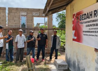 Ketua PWI Kepri Tinjau Program Bedah Rumah di Bintan