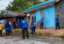 DPC Demokrat Bintan Cat Posyandu dan Goro di Perumahan Warga