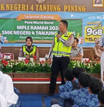 Satlantas Polresta Tanjungpinang Edukasi Pelajar SMKN 4 Tertib Berlalu Lintas