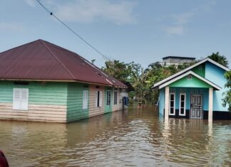 Hujan Lebat, Rumah Warga di Jalan Bukit Abun Terendam Banjir