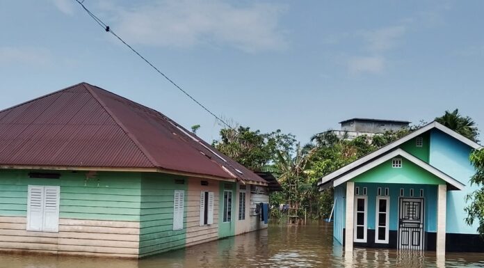 Hujan Lebat, Rumah Warga di Jalan Bukit Abun Terendam Banjir