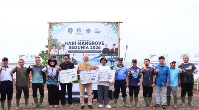 Pemprov Kepri Tanam 1.000 Bibit Pohon Mangrove di Pulau Dompak