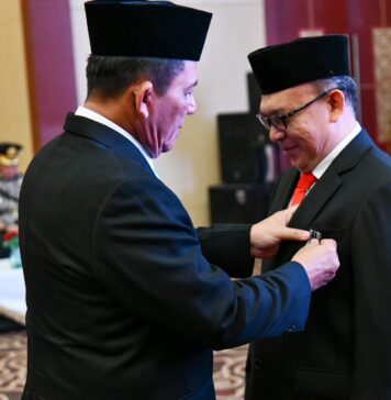 610 PNS Pemprov Kepri Terima Satyalancana Karya Satya
