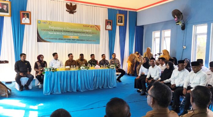 Bupati Anambas Hadiri Pelantikan 15 Anggota BPD di Jemaja 