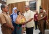Wagub Kepri Serahkan 500 Paket Sembako ke Warga Tanjungpinang