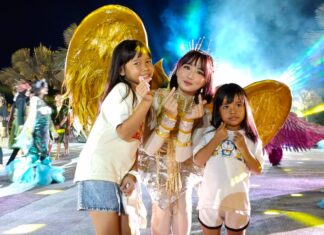 Parade Kostum di Plaza Lagoi, Begini Antusias Warga dan Turis