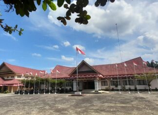 Nuansa Merah Putih Hiasi Kantor Camat Hulu Kuantan