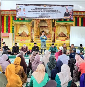 Bupati Karimun Harap Tenun Tradisional Jadi Ekonomi Kreatif