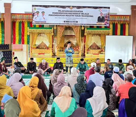 Bupati Karimun Harap Tenun Tradisional Jadi Ekonomi Kreatif
