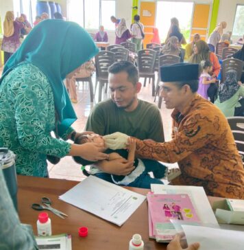 Camat Pulau Tiga Ajak Orang Tua Rutin Bawa Balita ke Posyandu