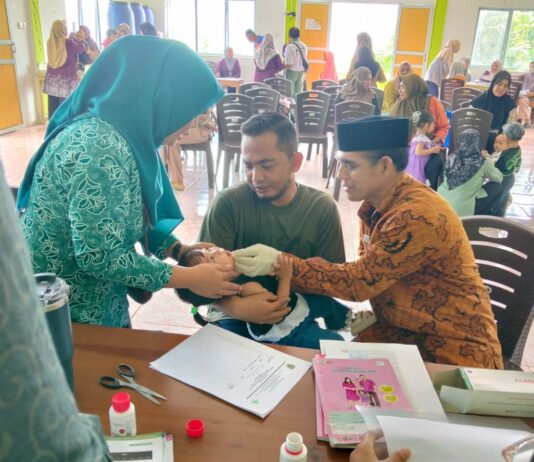 Camat Pulau Tiga Ajak Orang Tua Rutin Bawa Balita ke Posyandu