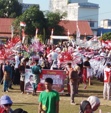 Pakaian Adat Meriahkan Pawai Pembangunan HUT ke-81 RI di Singkep