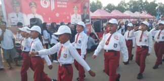 Wabup Lingga Lepas Peserta Gerak Jalan PBB di Singkep
