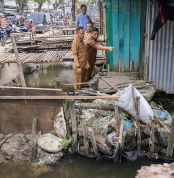 Wali Kota Pekanbaru Dorong Progress Pembangunan Drainase di Jalan Paus