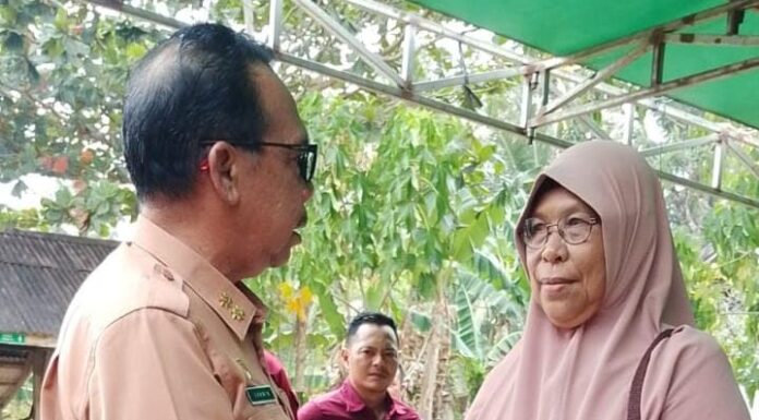 Wabup Natuna Bagikan Bantuan Beras dan Tinjau Pelayanan Puskesmas Batubi