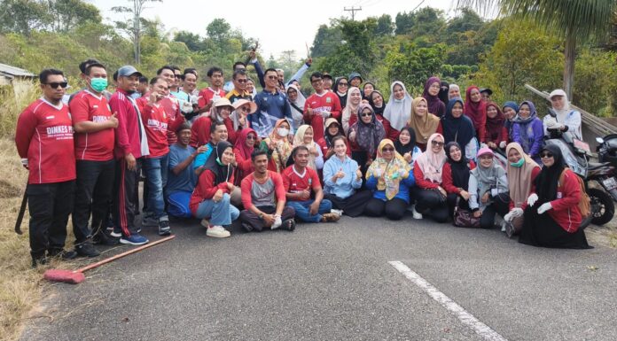 Bupati dan ASN Anambas Gotong-royong Bersihkan Lingkungan