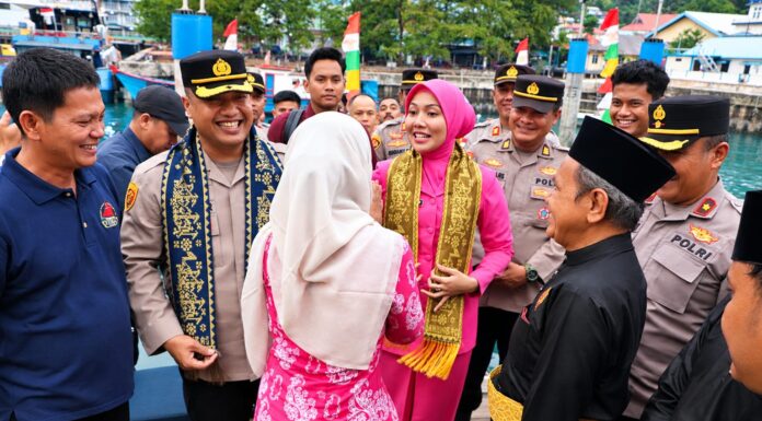 Kedatangan Kapolres Anambas Baru Disambut Tradisi Tepung Tawar 