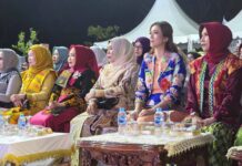 Sinta Aneng Memukau dengan Batik Pesona Bahari Anambas di Dekrafest 2026
