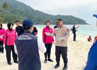 Polres dan Bhayangkari Anambas Lepas 220 Tukik ke Laut