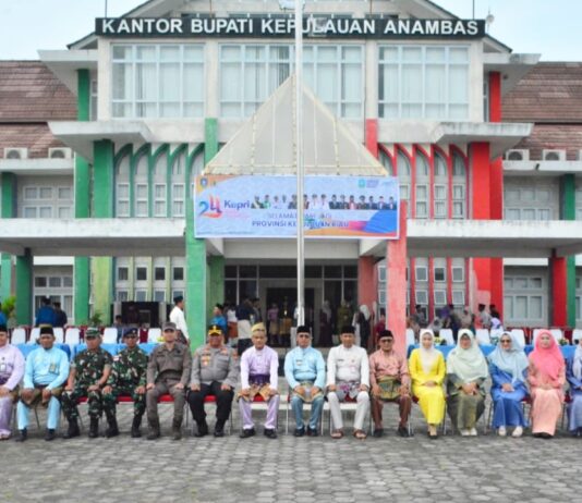 Aneng Pimpin Upacara Hari Jadi ke-24 Provinsi Kepri di Anambas
