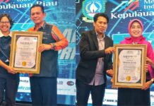 Gubernur dan Sekda Kepri Terima Penghargaan AMSI Kepri